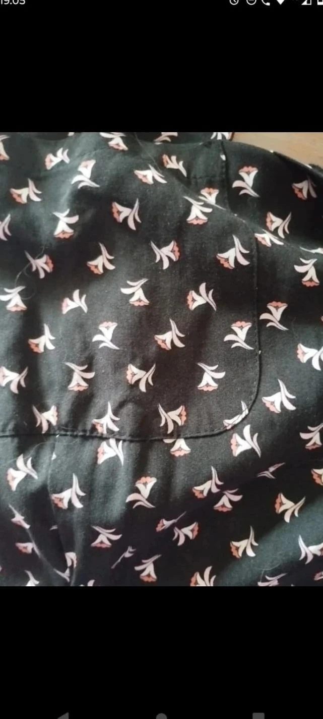 Vestido longo preto com pequenas flores rosa/brancas, gola de renda T42, Persona by Marina Rinaldi – photo 9